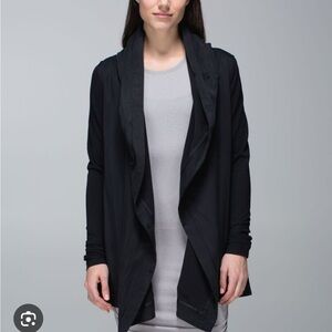 Lululemon Athletica blissed out wrap in navy